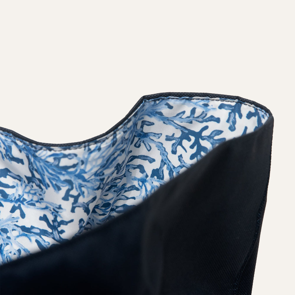 حقيبة كبيرة باللون الأزرق المرجاني