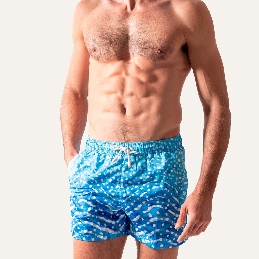 شورت سباحة بطبعة قرش الحوت